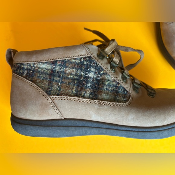 Cobb Hill by New Balance Bailee Alpine Brown Women's Lace-Up & Zip Ankle Boots - Picture 9 of 10